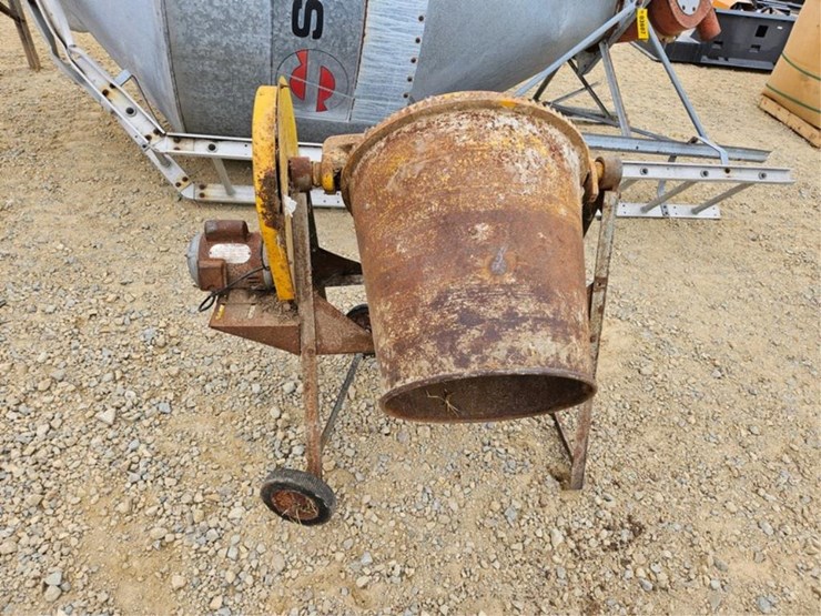 #3610-•-110-volt-concrete-mixer-image-1