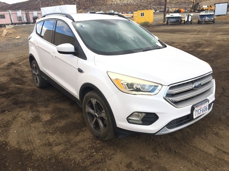 2017-ford-escape-se-image-2