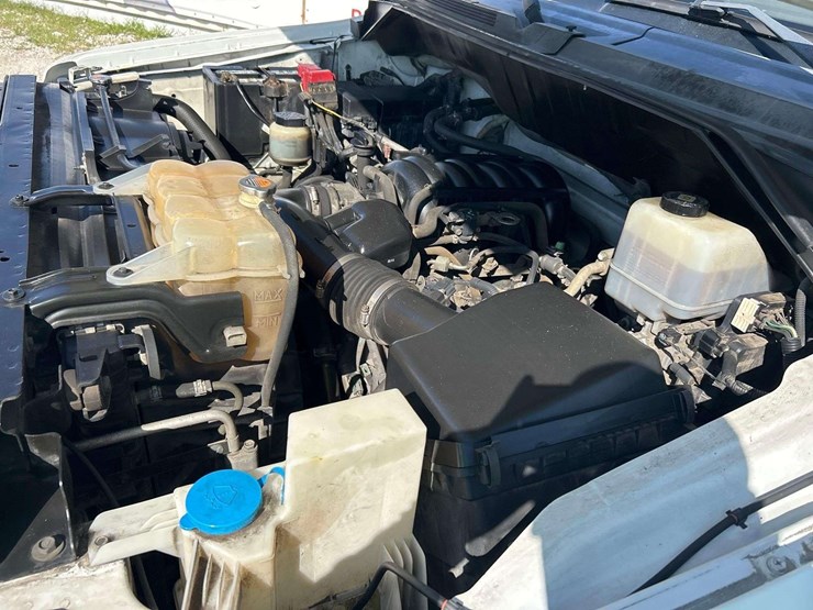 2012-nissan-nv2500hd-image-8