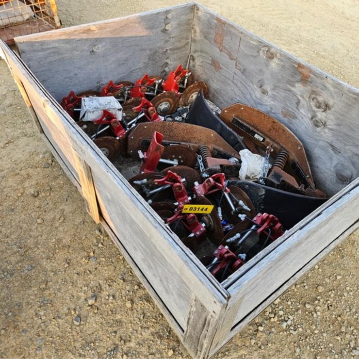 #3144 • Crate White Planer Parts, Stalk Stompers