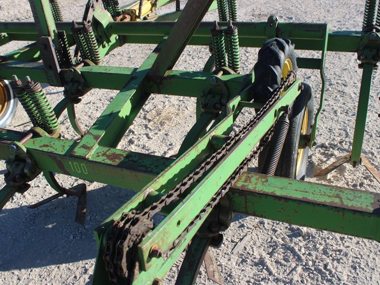 john-deere-100-image-16