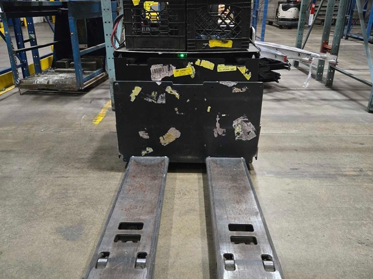 2015-crown-pe4500-60-image-5