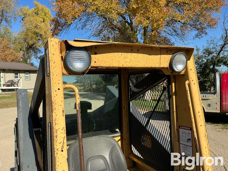 1990-new-holland-l785-image-11