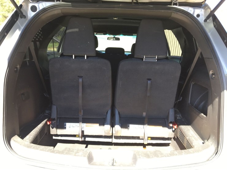 2013-ford-explorer-xlt-image-13