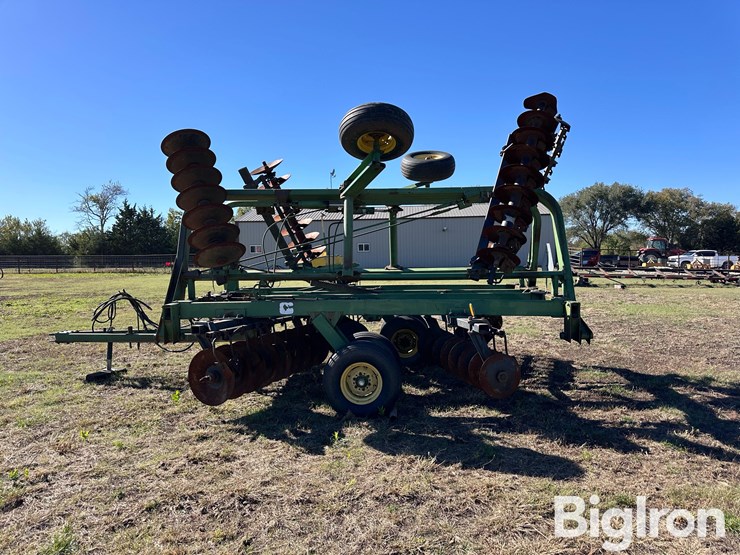 john-deere-235-image-8