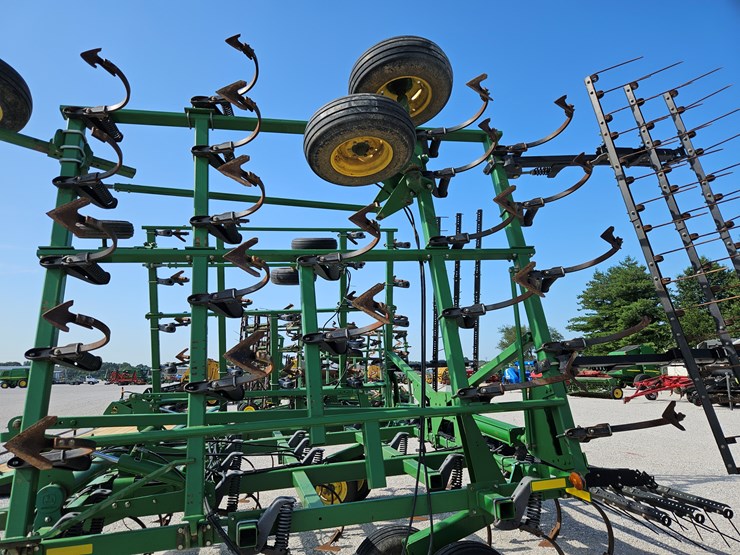 john-deere-2210-image-11