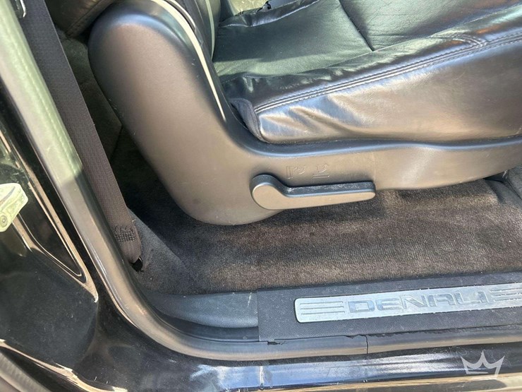 2011-gmc-yukon-xl-denali-image-29