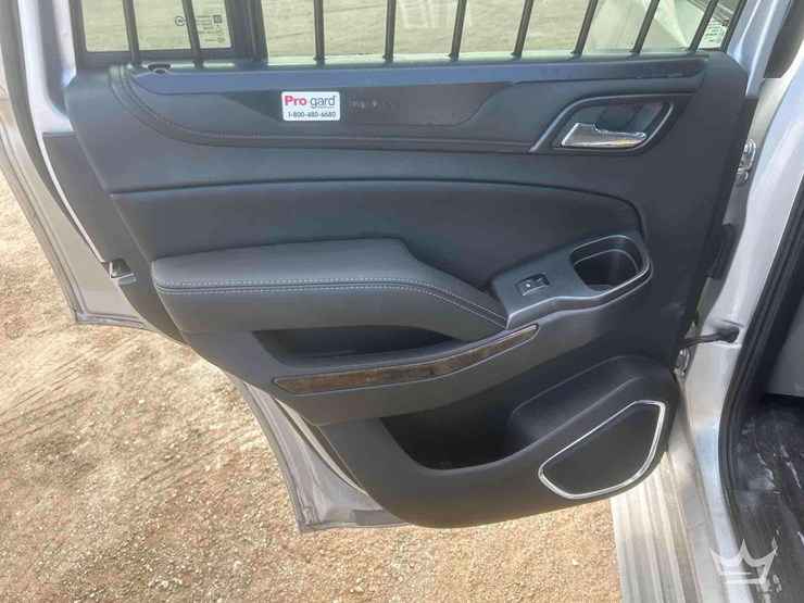 2016-chevrolet-tahoe-image-15