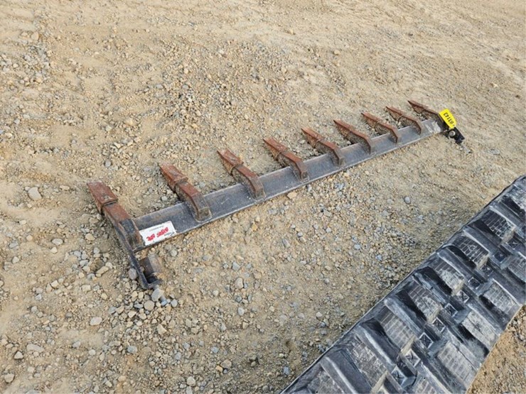#3143-•-bobcat-78"-bolt-on-tooth-bar-image-3