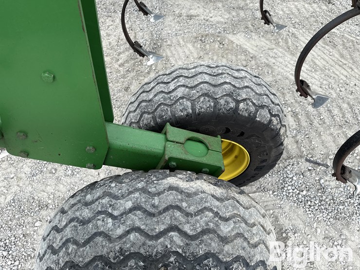 john-deere-2210-image-20