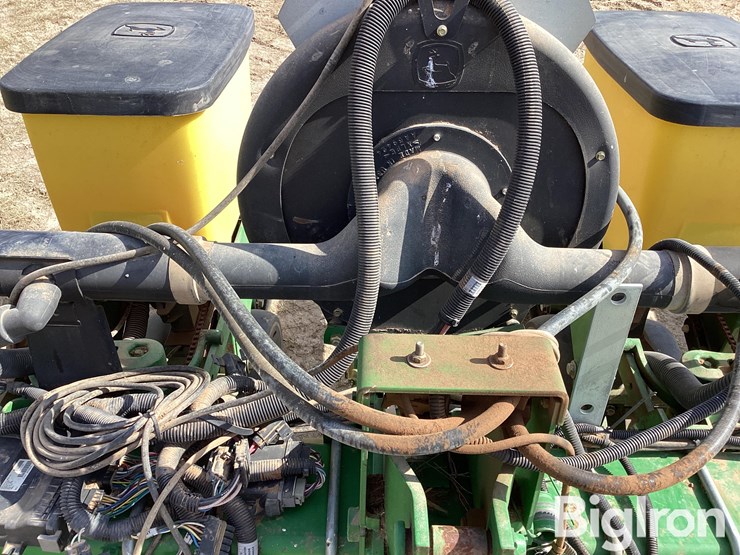 2007-john-deere-1700-image-10