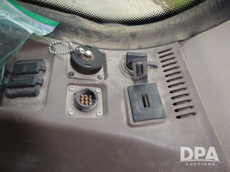 2018-john-deere-f4365-image-89