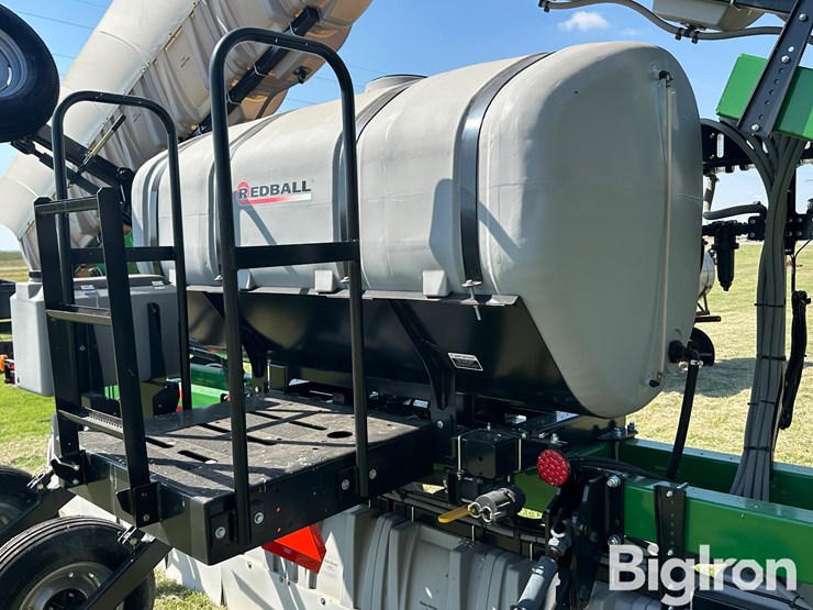 willmar-redball-642e-hooded-sprayer-image-14