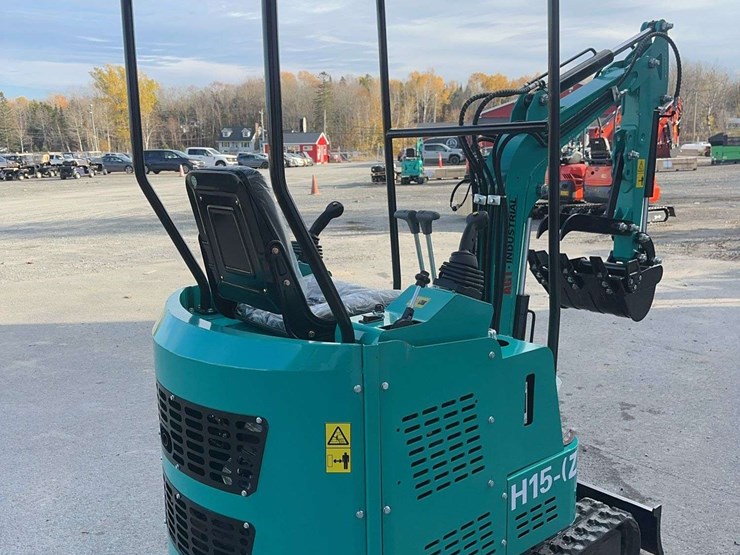 2025-agt-h15z-mini-excavator-image-5
