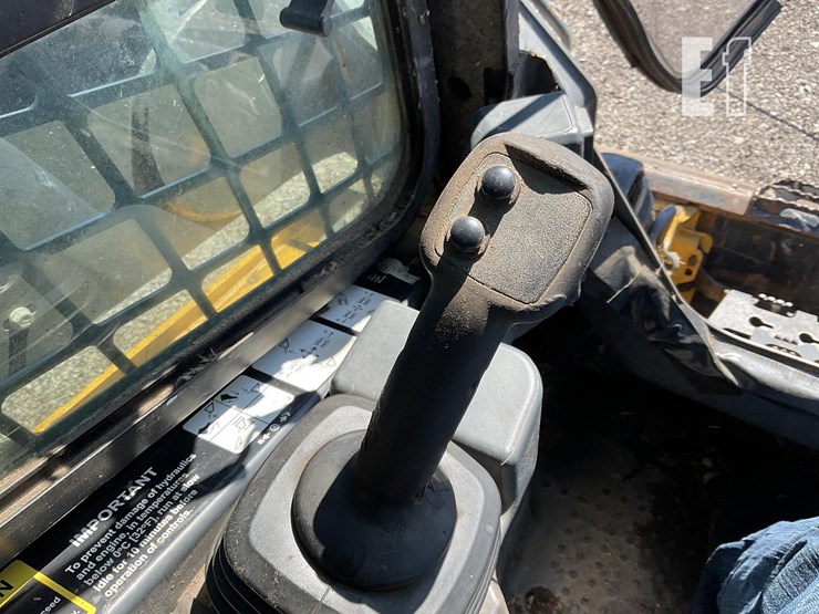 2017-deere-331g-image-16