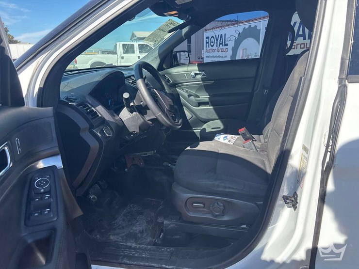 2018-ford-explorer-image-11