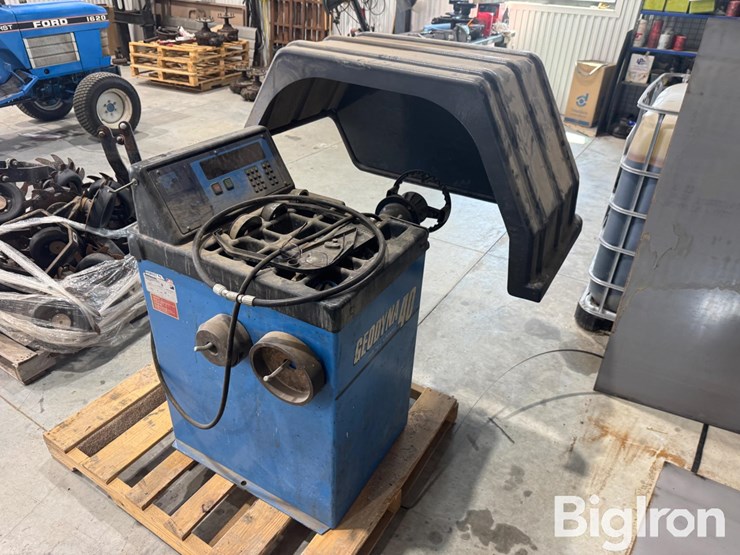 1997-geodyna-40-tire-balancer-image-3