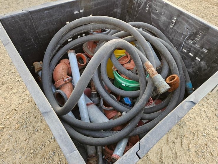 #3154-•-crate-with-valve-&-hoses-image-3