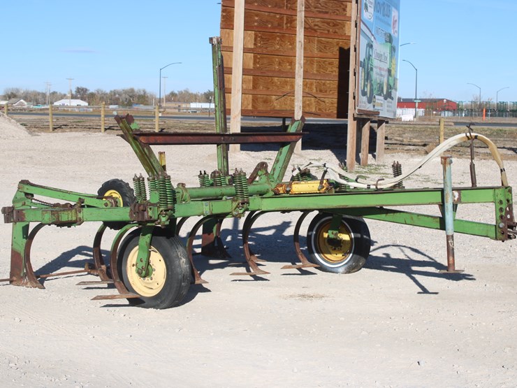 john-deere-100-image-1