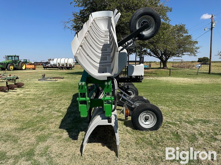 willmar-redball-642e-hooded-sprayer-image-12