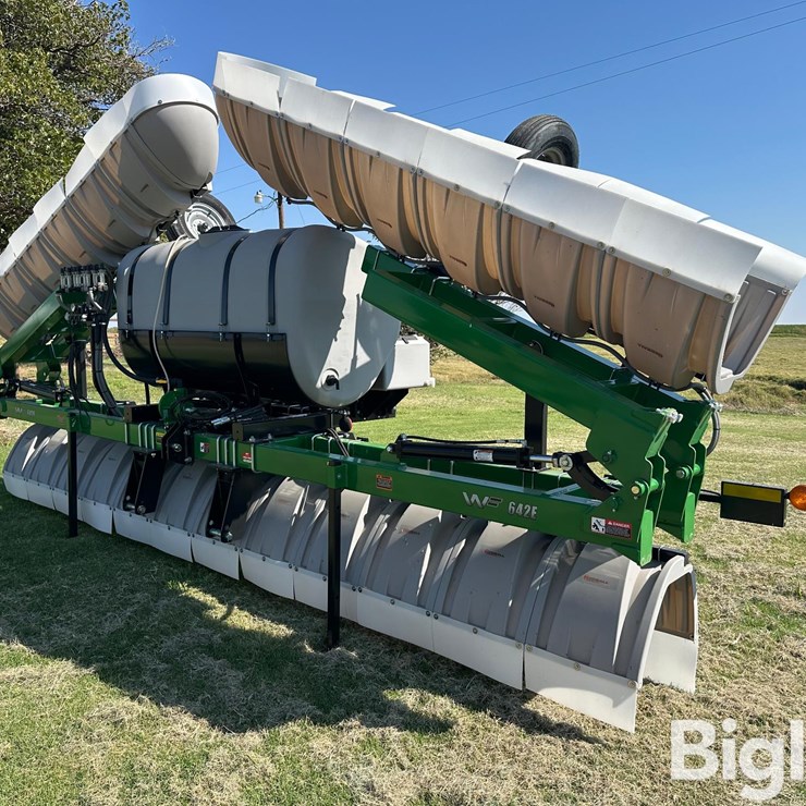 Willmar Redball 642E Hooded Sprayer