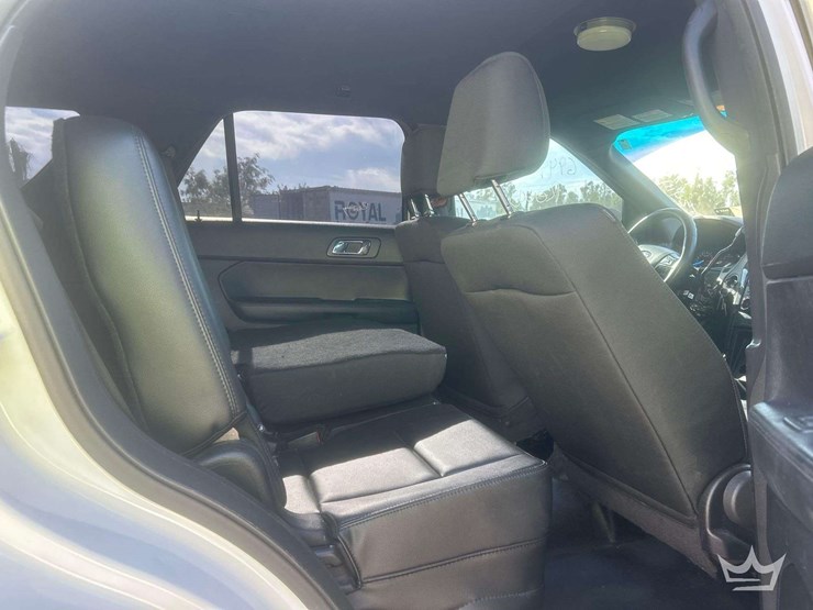 2016-ford-explorer-image-11