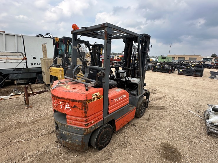 #2604-•-toyota-sgc30-forklift-|-parts/repairs-image-3