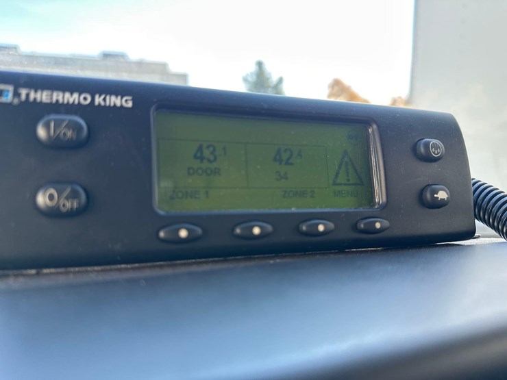 2020-freightliner-m2-106-image-7