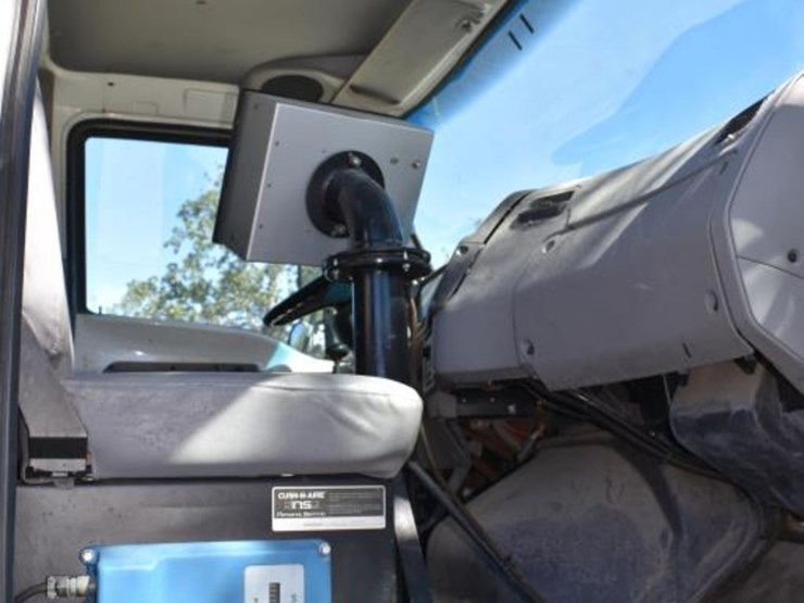 1999-sterling-oiling-truck-(will-not-build-air-pressure)-(vin-#-2fzhrjaa8xa-image-7