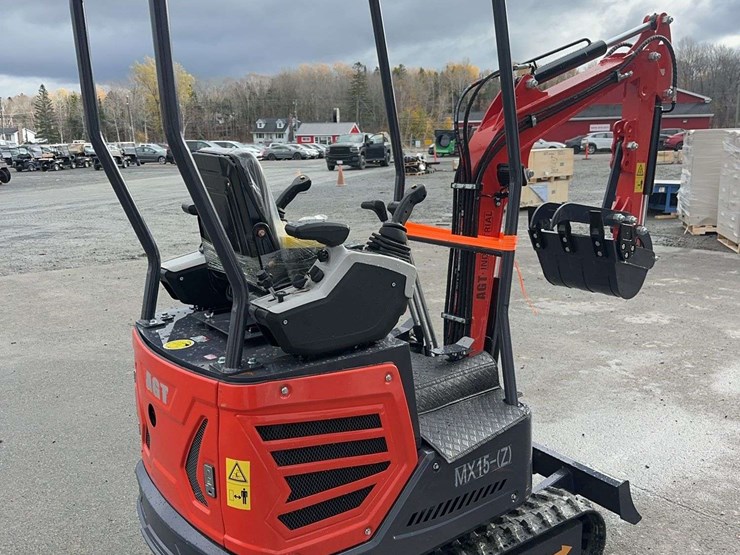 2025-agt-mx15z-mini-excavator-image-5