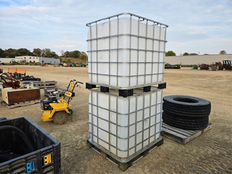 #3152-•-(2)-food-grade-plastic-tanks-image-3