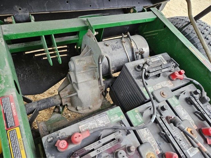 2011-john-deere-gator-image-16