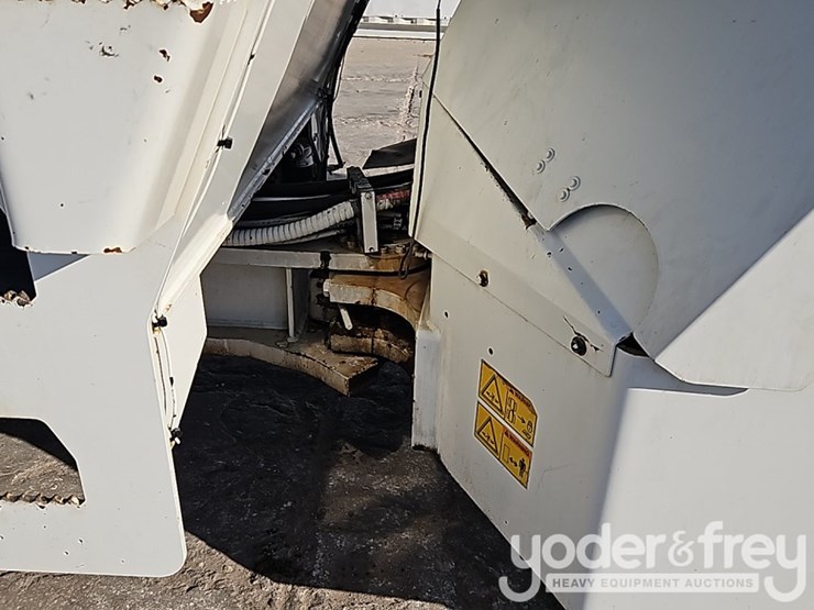 2014-caterpillar-cb54xw-image-13