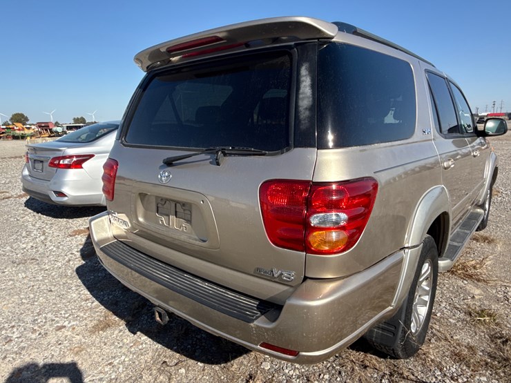2004-toyota-sequoia-image-15