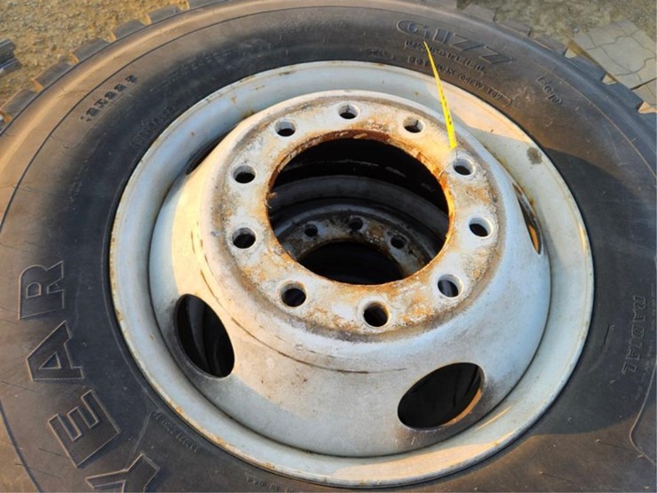 #3060-•-good-year-(4)-12r-22.5-tires-&-rims-image-5