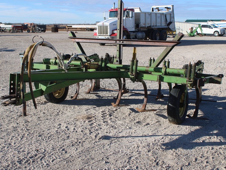 john-deere-100-image-4