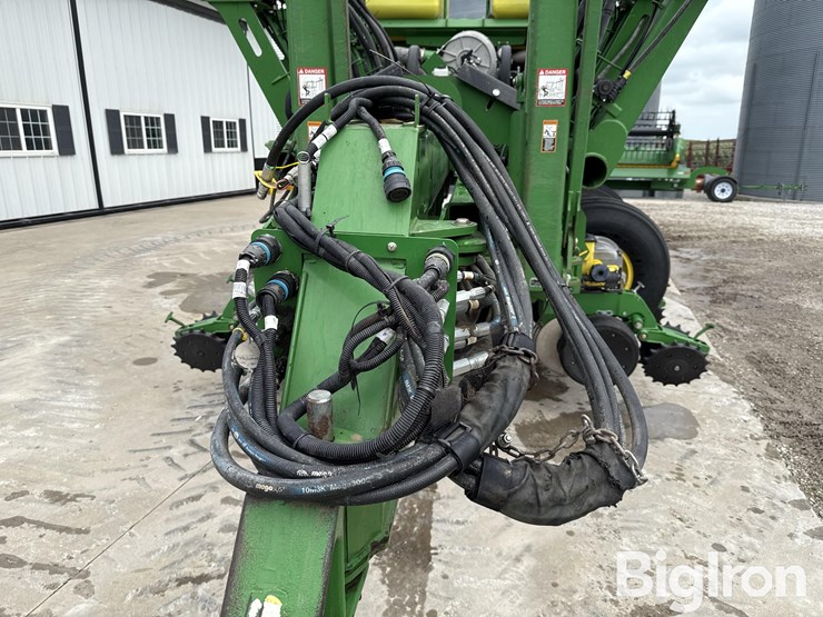 john-deere-16-image-10