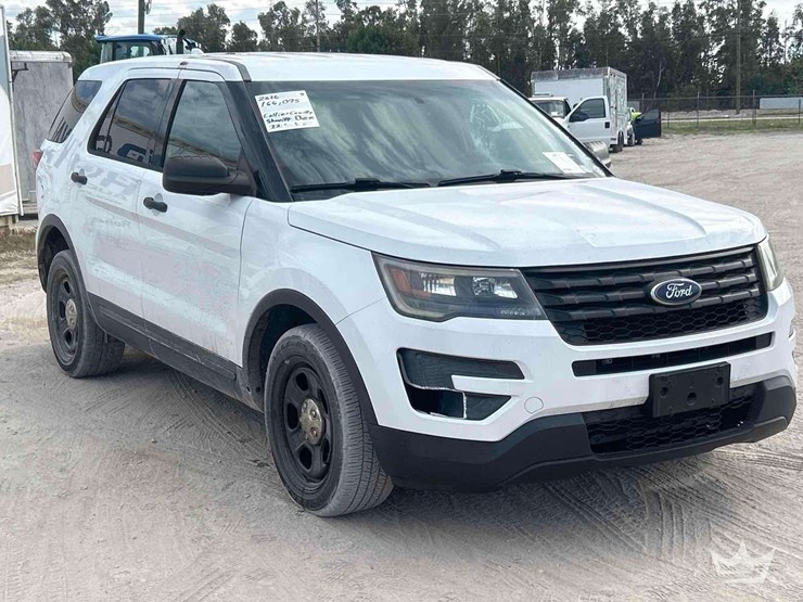 2016-ford-explorer-image-2
