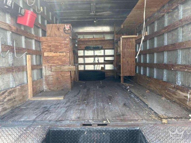 2002-isuzu-npr-image-26