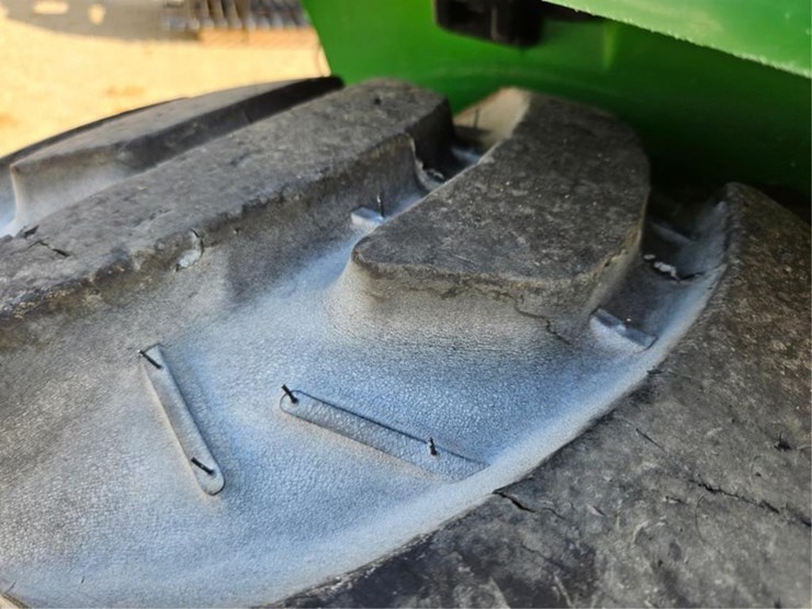 john-deere-3038e-image-31