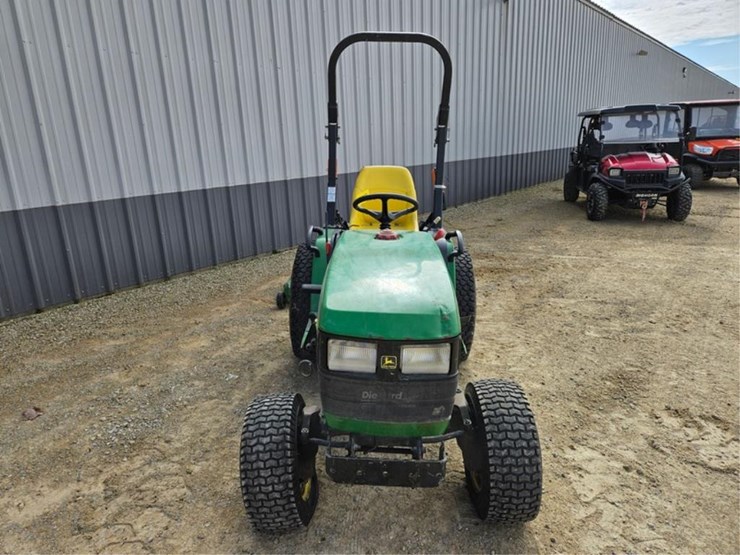 john-deere-4100-image-8