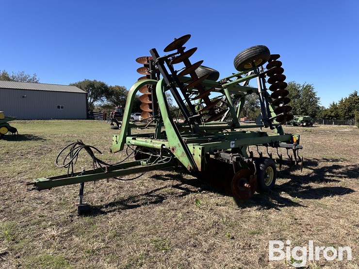 john-deere-235-image-1