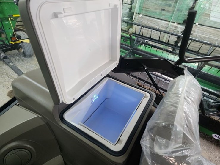 2023-john-deere-8rx-410-image-12