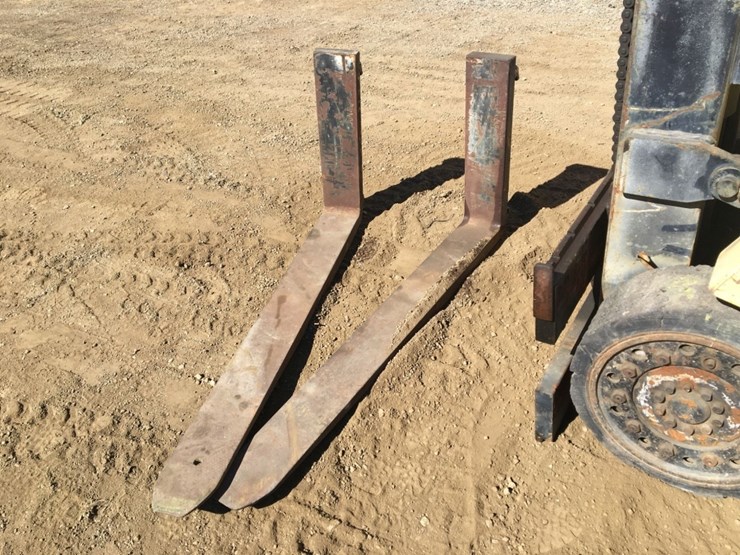 hyster-industrial-forklift,-image-12