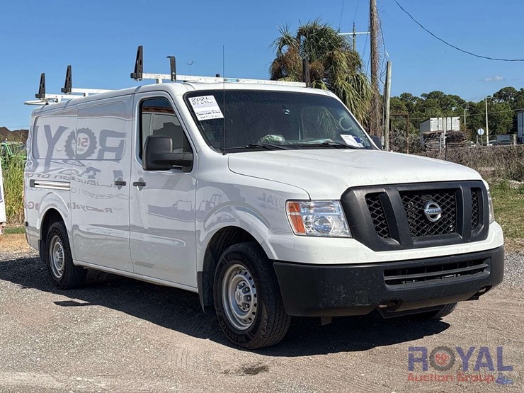 2021-nissan-nv2500hd-image-2