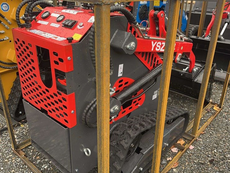 2025-yszt14-compact-track-loader-image-3