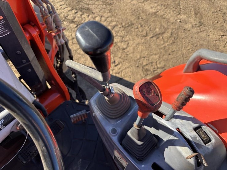 2018-kubota-m5-111d-image-33