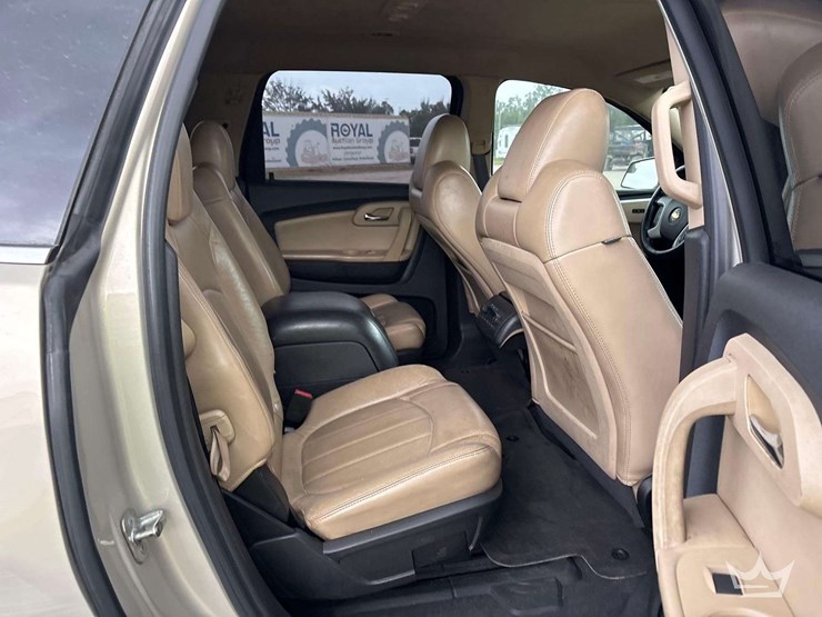 2010-chevrolet-traverse-image-21