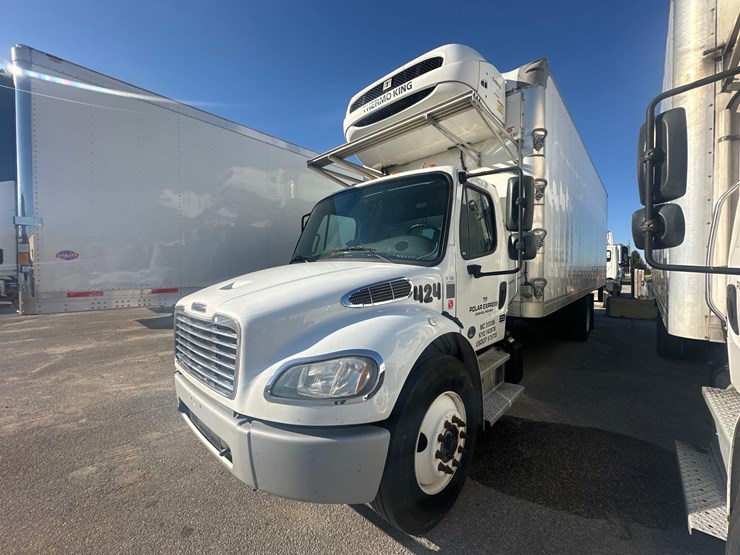 2020-freightliner-m2-106-image-1