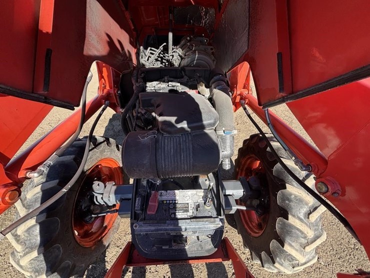 2019-kubota-m7060d-image-41